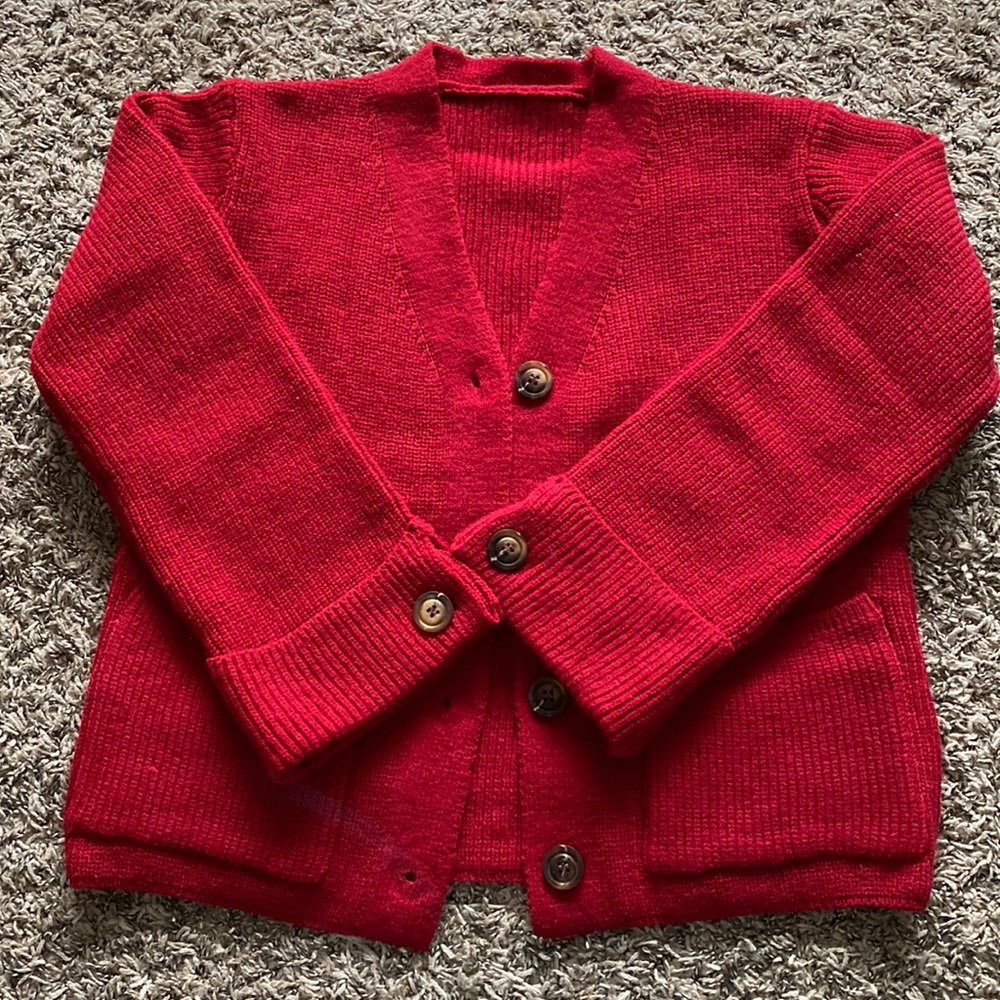 Cardigan v- neckline Red